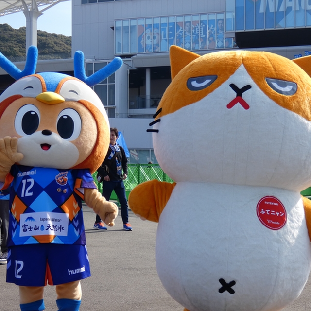 ヴィヴィくんと特別ゲストふてニャンとの2SHOT!