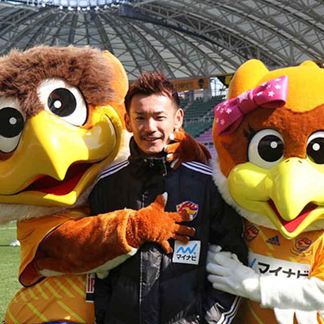 ベガッ太、菅井さん、本日お披露目のベガッ太妹のスリーショット!