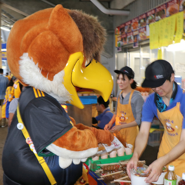 ご飯を調達中のベガッ太さん
