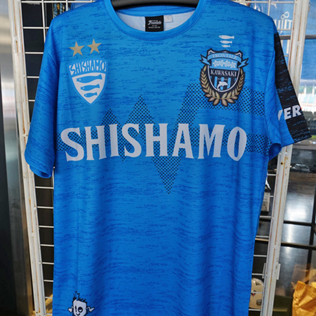 大人気バンド「SHISHAMO」とのコラボTシャツが登場
