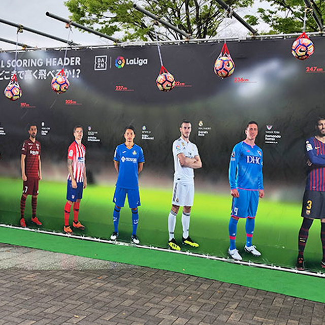 トーレスら名選手たちにヘディングで挑戦!