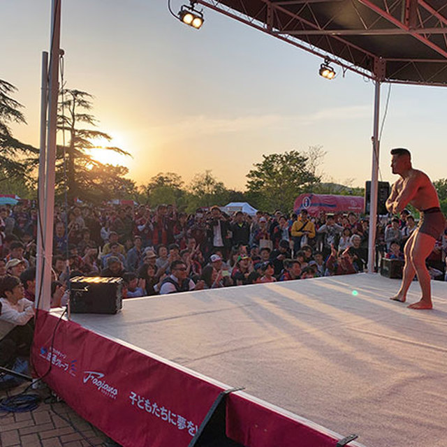 ボディビルダー パフォーマンスに沸いたファジステージ!