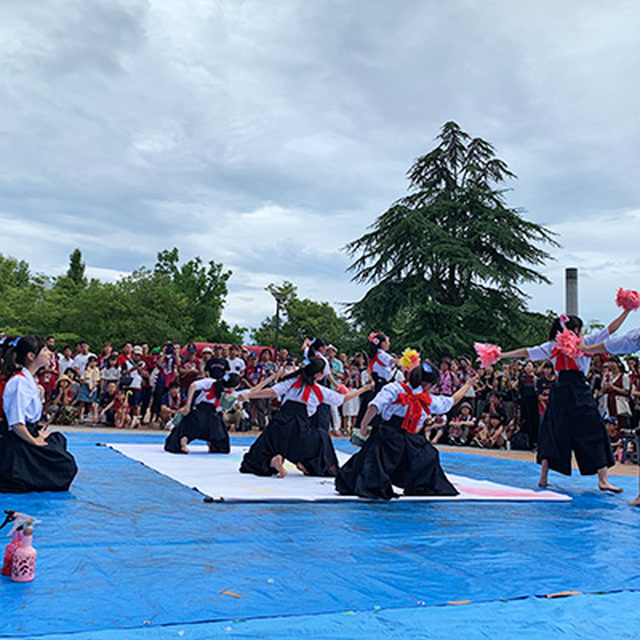 たくさんの高校生がパフォーマンスを披露!