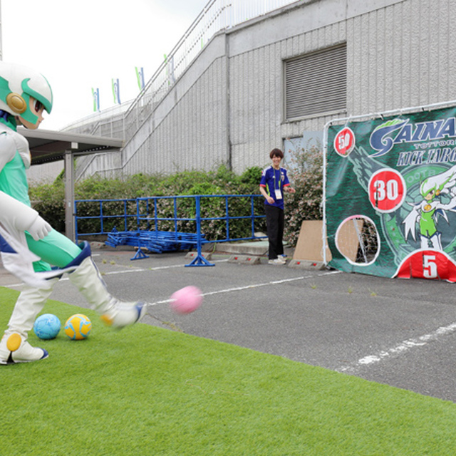 ガイナマンもキックターゲットに挑戦!