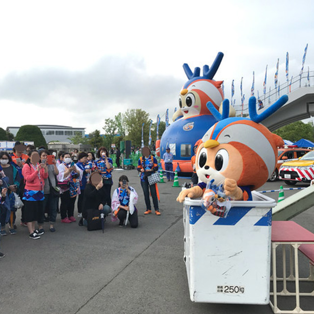 ヴィヴィくんが高所作業車に!